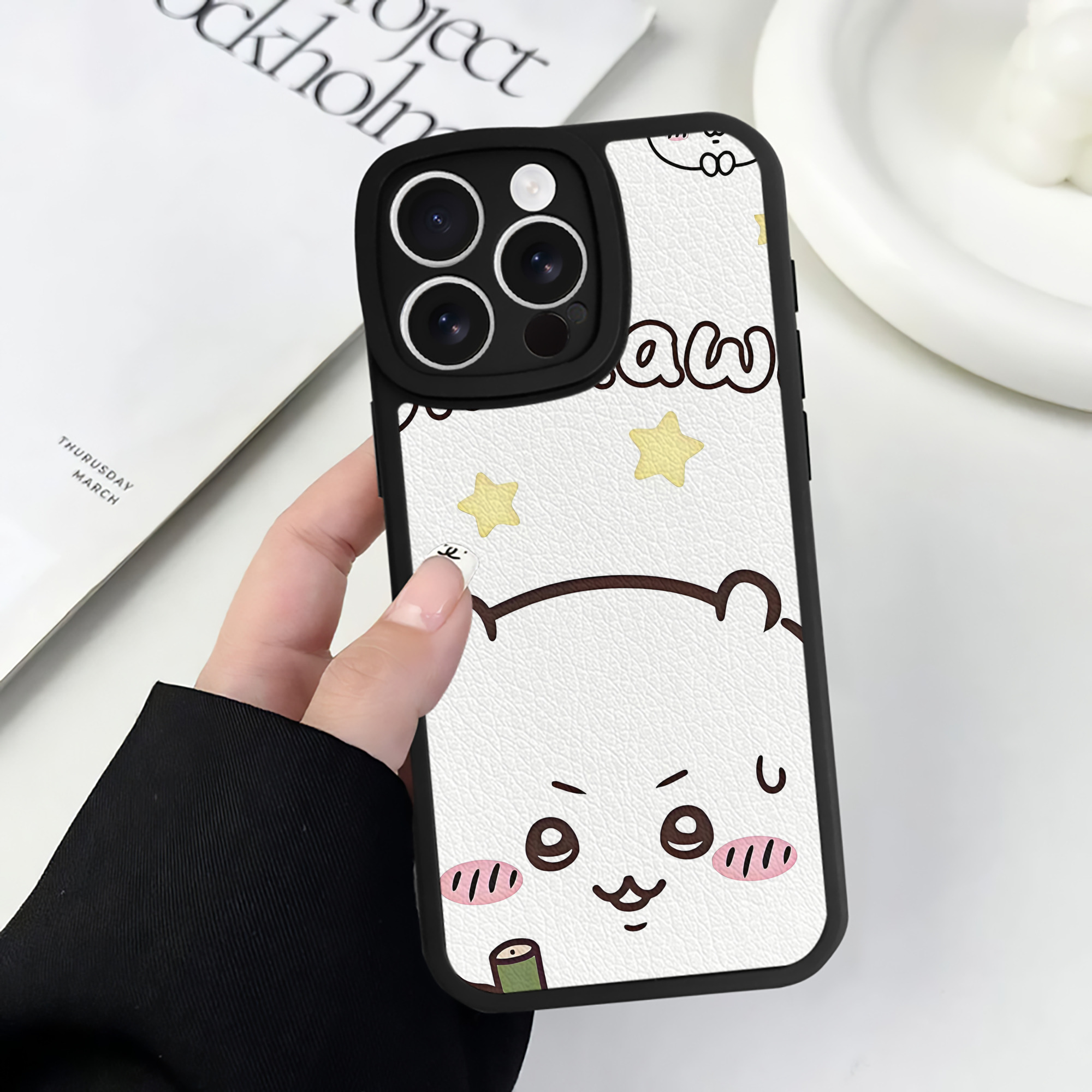 （画像用） ちいかわ Chii-kawa 【iPhone 16シリーズ対応】シリコンスマホケース（レザー調） 材質：シリコン